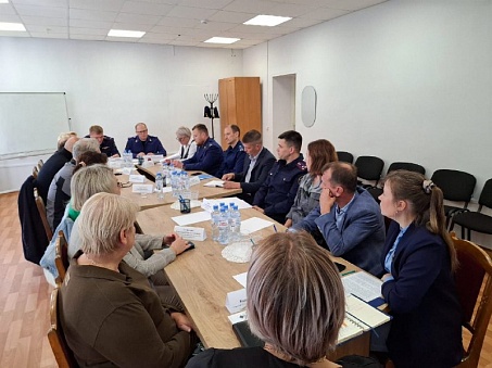 Профсоюз инициировал диалог с новым собственником Жешартского ЛПК по вопросу задолженности и перспектив предприятия Профсоюз инициировал диалог с новым собственником Жешартского ЛПК по вопросу задолженности и перспектив предприятия