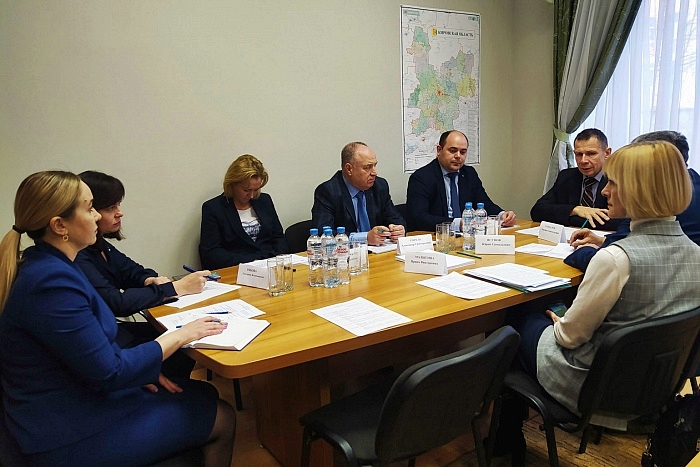 Рослеспрофсоюз: Решение кадрового вопроса кировского лесного хозяйства в повышении заработных плат
