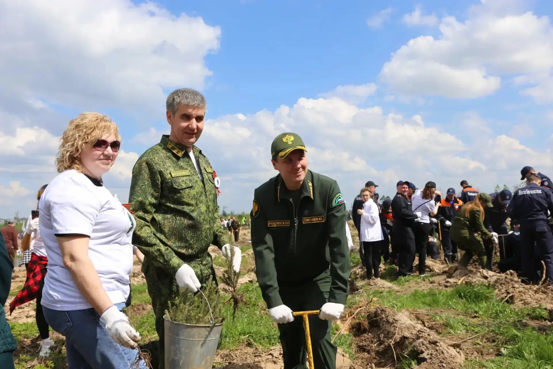 Ирина Герман и члены профсоюза высадили более 20 тысяч сеянцев в рамках акции «Сад памяти»