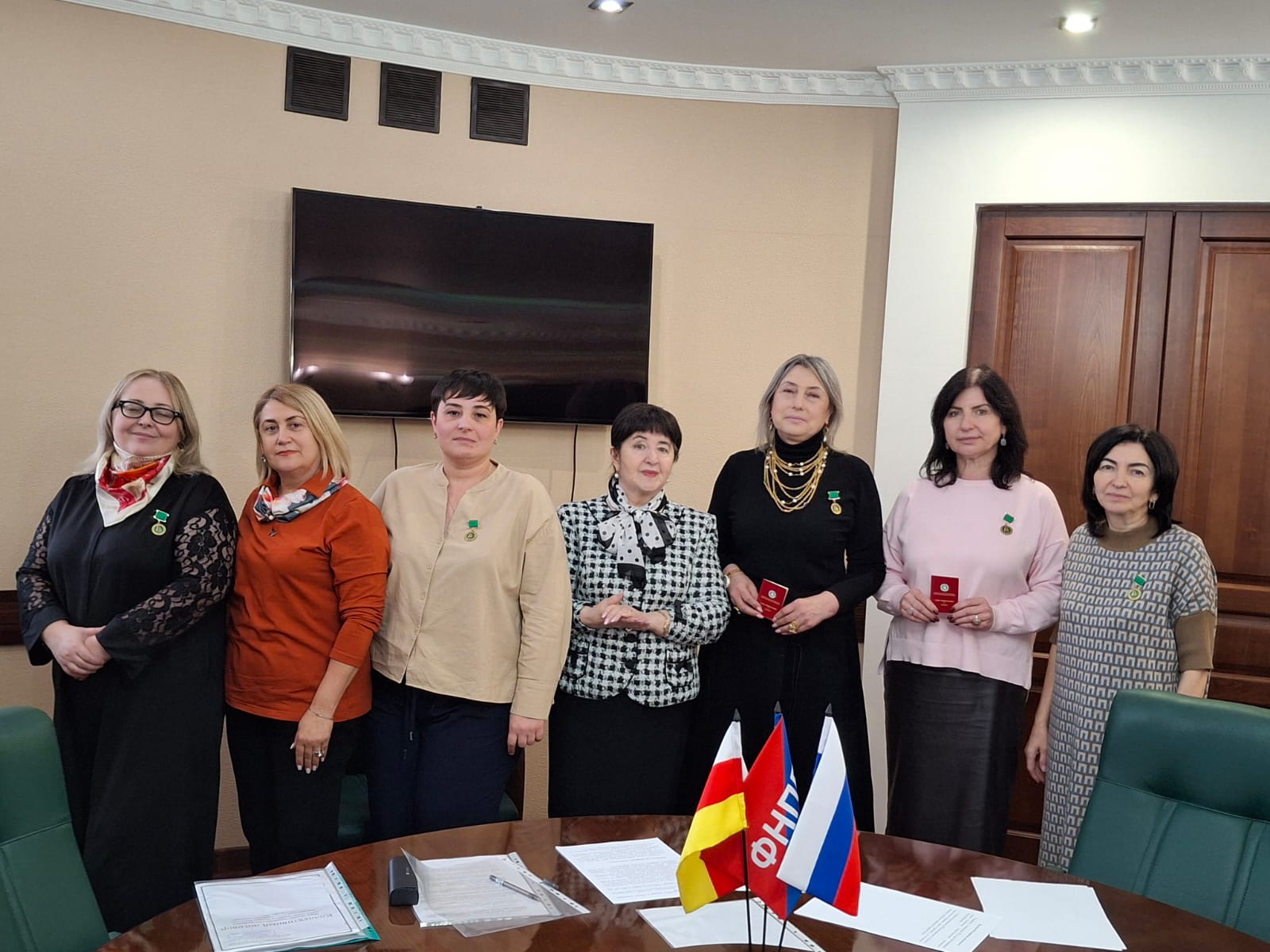 Президиум Северо-Осетинского республиканского комитета Рослеспрофсоюза подвел итоги VIII съезда и наградили активистов