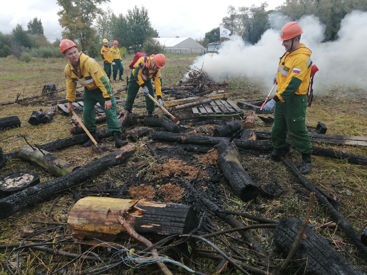 Мы проигрываем битву с огнем в лесу, потому что зарплата лесного пожарного 15000 рублей